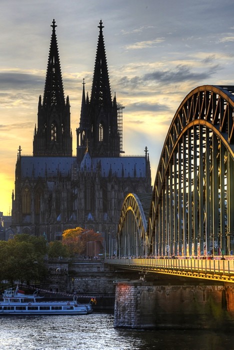 Hady Khandani, HDR - COLOGNE CATHEDRAL AND HOHENZOLLERN BRIDGE IN TWILIGHT - GERMANY 10 (HADYPHOTO, Fotografie, Städte, Köln, Kölner Dom, Wahrzeichen, Brücke, Fluss, Rhein, Architektur, Dämmerung, Zwielicht, Wohnzimmer, Treppenhaus, Wunschgröße, bunt)