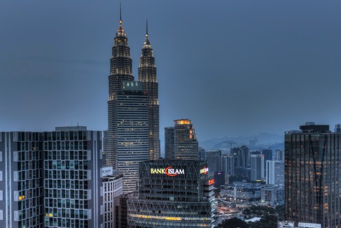 Hady Khandani, HDR - KUALA LUMPUR PETRONAS TOWERS VIEW - MALAYSIA 1 (HADYPHOTO, Fotografie, Städte, Metropole, Hauptstädte, Asien, Hochhäuser, Wolkenkratzer, Skyline, Architektur,  Büro, Wohnzimmer, Treppenhaus, Wunschgröße, bunt)