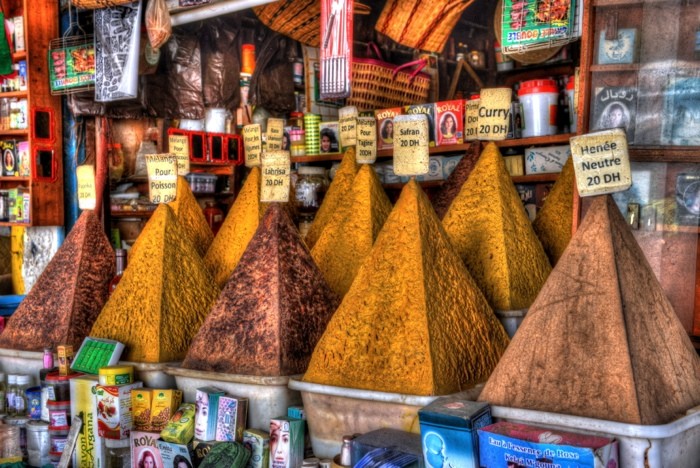 Hady Khandani, HDR - SPICES IN ESSAOUIRA - MOROCCO 01 (HADYPHOTO, Fotografie, arabisch, Markt, Basar, Marokko, Gewürze, Gastronomie, Küche, Wunschgröße, bunt)