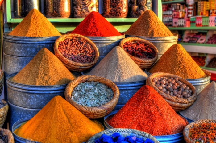 Hady Khandani, HDR - SPICES IN THE BAZAR OF MARRAKECH - MOROCCO 05 (HADYPHOTO, Fotografie, arabisch, Markt, Basar, Marokko, Gewürze, Gastronomie, Küche, Wunschgröße, bunt)
