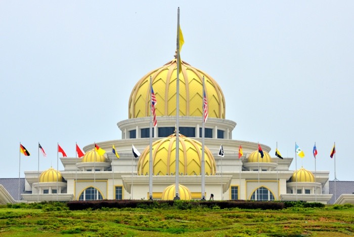 Hady Khandani, ISTANA NEGARA - SULTAN PALACE - KUALA LUMPUR - MALAYSIA (HADYPHOTO, Fotografie, Städte, Metropole, Hauptstädte, Asien, Palast, Königspalast, Sultan, Architektur,  Büro, Wohnzimmer, Treppenhaus, Wunschgröße, bunt)