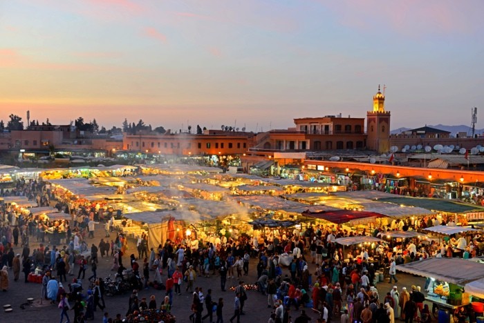 Hady Khandani, JEMAA-EL-FNAA BY NIGHT - MARRAKECH - MOROCCO 2 (HADYPHOTO, Fotografie, Marrakesch, Nachtleben, Menschen, Marokko, Wunschgröße, bunt)