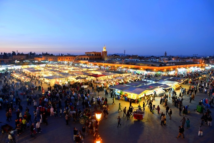 Hady Khandani, JEMAA-EL-FNAA BY NIGHT - MARRAKECH - MOROCCO 3 (HADYPHOTO, Fotografie, Marrakesch, Nachtleben, Menschen, Marokko, Wunschgröße, bunt)