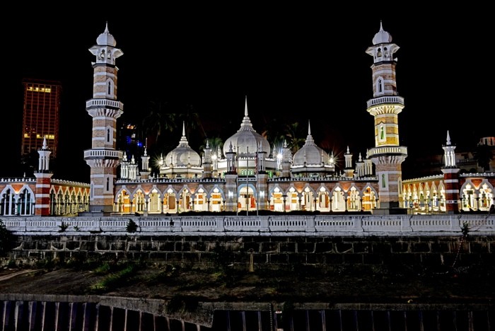 Hady Khandani, MASJID JAMEK MOSQUE - KUALA LUMPUR - MALAYSIA 2 (HADYPHOTO, Fotografie, Städte, Metropole, Hauptstädte, Asien, Moschee, Minarette, orientalisch, Nachtszene, Bleuchtung, Architektur, Wohnzimmer, Treppenhaus, Wunschgröße, bunt)