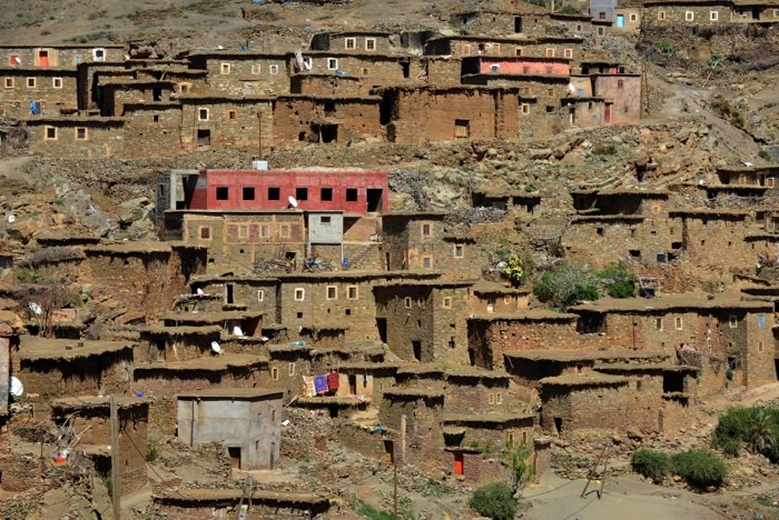 Hady Khandani, MOUNTAIN VILLAGE IN MOROCCO 4 (HADYPHOTO, Fotografie, Landschaft, Bergdorf, Berg, Gebirge, Geologie, karg, trocken, Marokko, Afrika, Wohnzimmer, Treppenhaus, Wunschgröße, bunt)
