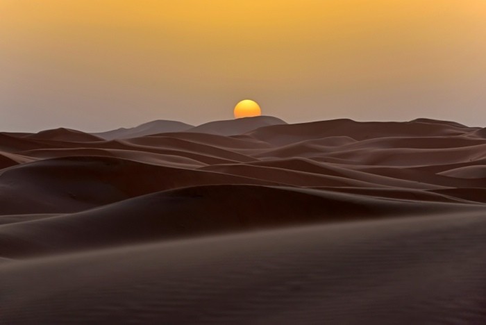 Hady Khandani, SAHARA SUNRISE - ERG CHEBBI - MOROCCO 1 (HADYPHOTO, Fotografie, Landschaft, Sahara, Wüste, Sanddünen, Sonnenaufgang, Dämmerung, Marokko, Wohnzimmer, Treppenhaus, Wunschgröße, bunt)