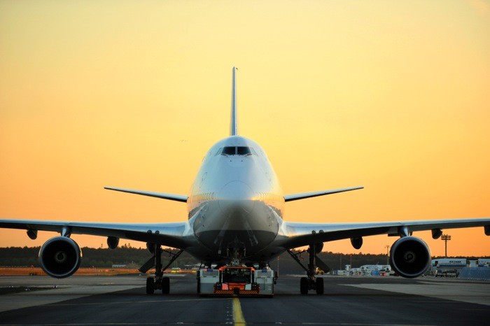 Hady Khandani, SUNSET JUMBO JET 2 (HADYPHOTO, Fotografie, Flugzeug, Flieger, Technik, Fahrzeug, Transport, Startbahn, Sonnenuntergang, Wunschgröße, Treppenhaus, bunt)