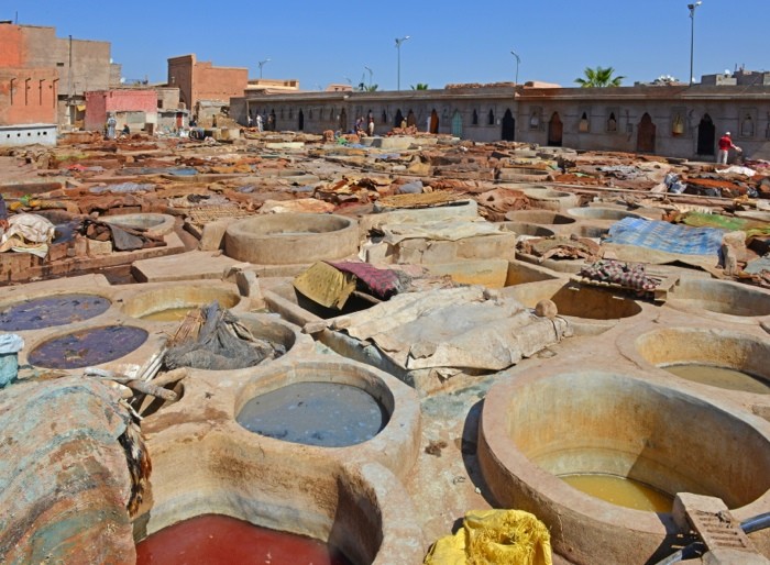 Hady Khandani, TANNERS QUARTER - MARRAKECH - MOROCCO 1 (HADYPHOTO, Fotografie, Städte, Marrakesch, Gerberviertel, Färberei, Handwerk, Marokko, Afrika, Wohnzimmer, Treppenhaus, Wunschgröße, bunt)