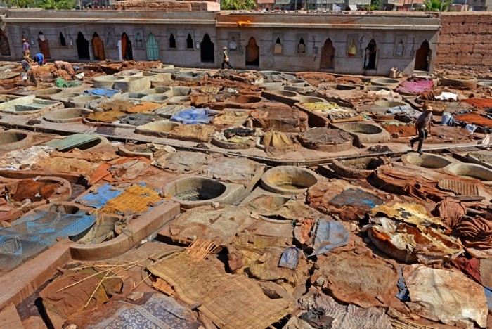 Hady Khandani, TANNERS QUARTER - MARRAKECH - MOROCCO 3 (HADYPHOTO, Fotografie, Städte, Marrakesch, Gerberviertel, Färberei, Handwerk, Marokko, Afrika, Wohnzimmer, Treppenhaus, Wunschgröße, bunt)