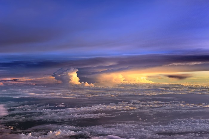 Hady Khandani, THUNDERCLOUDS OVER SIAM BAY 1 (HADYPHOTO, Fotografie, Luftbild, Himmel, über den Wolken, Gewitterwolken, Naturgewalten, Wetter, Wohnzimmer, Treppenhaus, Vogelsperpektive, Wunschgröße, bunt)