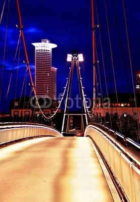 Heino Pattschull, Frankfurt 4 (Wunschgröße, Fotografie, Photografie, Städte, Deutschland, Metropole, Frankfurt, Architektur, Turm,  Modern, Brücke, Perspektive, nachtszene, Beleuchtung, Büro, Business, bunt)