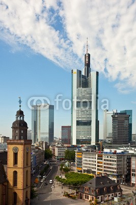 Heino Pattschull, Frankfurt am Main (Wunschgröße, Fotografie, Photografie, Städte, Deutschland, Metropole, Frankfurt, Architektur, Skyline, Modern, blauer Himmel, Büro, Anachronismus, Büro, bunt)