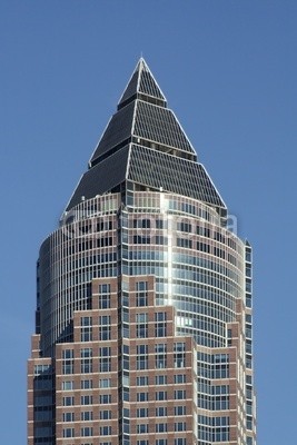 Heino Pattschull, Messeturm in Frankfurt (Wunschgröße, Fotografie, Photografie, Städte, Deutschland, Metropole, Frankfurt, Architektur, Nahaufnahme, Messeturm, Turmspitze, Bleistift, Büro, bunt)