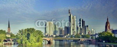 Heino Pattschull, Panorama Frankfurt (Wunschgröße, Fotografie, Photografie, Städte, Deutschland, Metropole, Frankfurt, Panorama, Skyline, Brücke, Fluss, Main, Spiegelungen, Büro, bunt)