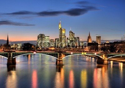 Heino Pattschull, Frankfurter Skyline (Wunschgröße, Fotografie, Photografie, Städte, Deutschland, Metropole, Frankfurt, Panorama, Skyline, Brücke, Fluss, Main, Spiegelungen, Abenddämmerung, Beleuchtung, Büro, Schlafzimmer, bunt)