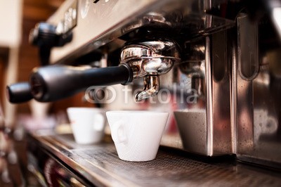 Hoda Bogdan, Espresso machine making coffee in pub, bar, restaurant (kaffee, maschine, espresso, cappuccino, straÃŸencafe, kaffeemÃ¼hle, bar, gaststÃ¤tte, hot, kaffee, verspÃ¤tung, milch, stÃ¤be, tool, benutzt, gestalten, stÃ¶psel, work, einkaufen, milchkaffee, dampf, schaum, bÃ¼rste, handel, bohne, barista, en)