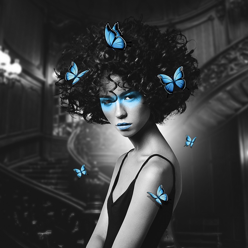 Moki, Femme papillon (Junge Frau, Locken, afro, Schmetterlinge, Pop-Art, modern,  Malerei, Jugendzimmer, Wohnzimmer, Treppenhaus,  Colorspot, schwarz/weiß, blau)