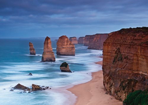 Lothar Ernemann, Great Ocean Road (Wunschgröße, Fotografie, Australien, Landschaftsfotografie, Meeresbrise, Küste, Felsenküste, Strand, Meer, Wohnzimmer, Arztpraxis, Treppenhaus, bunt)