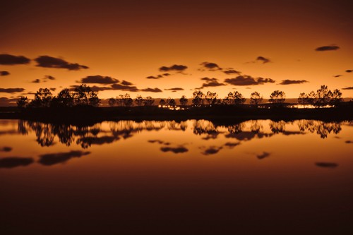 Arnaud Bertrande, Symétrie (Wunschgröße, Fotokunst, Modern, Landschaft, Meer, Meeresbrise, Horizont, Wolken, Küste, Abenddämmerung, Abendlicht, Sonnenuntergang, 
Spieglungen, Wellness, Wasser, Badezimmer, Schlafzimmer, gold / braun)