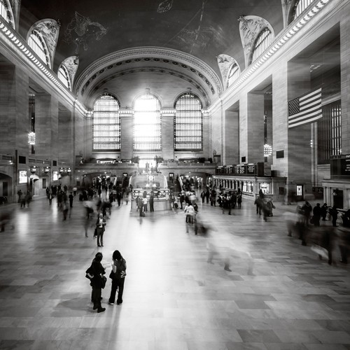 Arnaud Bertrande, Grand Central Station (Fotokunst, Modern, Architektur, Bahnhof, Bahnhofshalle, Manhattan, New York, Wohnzimmer, Wunschgröße, schwarz / weiß)