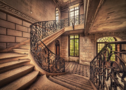 Matthias Haker, Living Stairs (Interieur, Treppenhaus, Gebäude / Architektur, Treppen, Stufen, Licht, Vergangenheit, Schloss, Wohnzimmer, Wunschgröße, braun / grau)