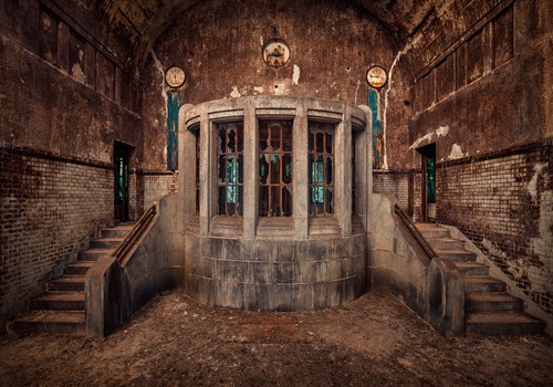 Matthias Haker, Steps (Interieur, Villa, Treppen, Zerstörung, Vergänglichkeit, Erinnerung, Nostalgie, Prunk, Pracht, Vergangenheit, Gebäude / Architektur, Verfall,  Wunschgröße, Nostalgie, Modern, Wohnzimmer, Schlafzimmer, bunt)