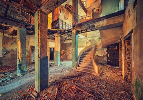 Matthias Haker, Lobby (Interieur, Villa, Zerstörung, Vergänglichkeit, Erinnerung, Nostalgie, Prunk, Pracht, Vergangenheit, Gebäude / Architektur, Verfall,  Wunschgröße, Nostalgie, Modern, Wohnzimmer, Schlafzimmer, bunt)