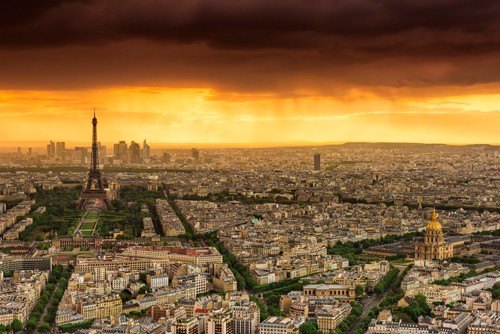 Arnaud Bertrande, Sunset to Paris (Paris,  Architektur,  Luftbild,Sonnenuntergang, Beleuchtung, Wolken, Wohnzimmer, Büro, Wunschgröße, Fotokunst, Städte, Metropole, Frankreich, bunt)