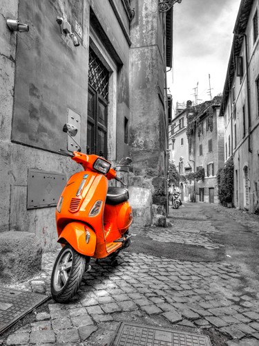 Assaf Frank, Let´s go (Roller, Vespa, Straße, Häuser, Architektur, Italien, Architektur, Colourspot, Fotokunst, Wunschgröße, Wohnzimmer, schwarz/weiß/orange)