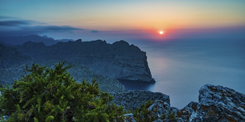 Tom Lichtenwalter, Imagination (See, Meer, Sonnenuntergang, Idylle, Klippen, friedlich, Stimmung,  Fotografie, Wohnzimmer, Arztpraxis, Treppenhaus, Wunschgröße, bunt)