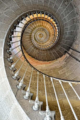 Georges-Félix Cohen, Le phare des Baleines (Photografie, Fotografie, Treppenhaus, Architektur, Schneckenhaus, Spirale, Perspektive, Frankreich, Wohnzimmer, Arztpraxis, Treppenhaus, bunt)