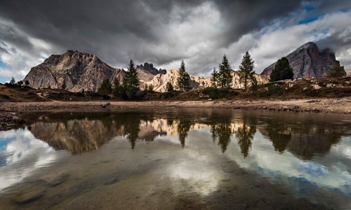 Arnaud Bertrande, Lago di Limedes (Berge, Bergsee, Himmel, Wolken, Wasserspiegel, Spiegelungen, Reflexionen, Fotokunst, Modern,  Wohnzimmer, Schlafzimmer, Wunschgröße, bunt)