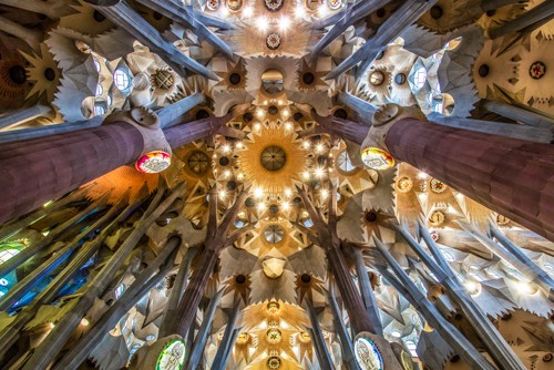Ronin, Barcelona II (Sagrada Familia, Barcelona, Antoni Gaudi, Kirche, Kirchenschiff, Architektur, Modernisme, Perspektive, Treppenhaus, Wohnzimmer, Wunschgröße, Fotokunst, bunt)