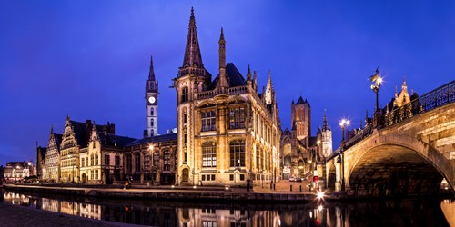 Ronin, Ghent Skyline (Gent, Städte, Stadt, Altstadt, historische Gebäude, Brücke, Zunfthäuser, Belgien, Nachtszene, Beleuchtung, Spiegelungen, Gracht, Treppenhaus, Schlafzimmer, Fotokunst, Wunschgröße, bunt)