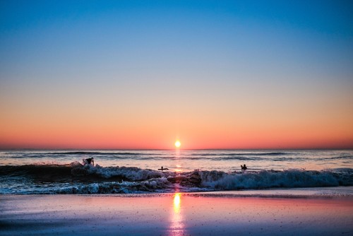 Sandrine Mulas, The pink Hour (Meer, sonnenuntergang, Meeresbrise, Welle, Strand, Spiegelungen, romantisch, Idylle, Horizont, Fernweh, Wunschgröße, Fotokunst, Badezimmer, Treppenhaus, bunt)