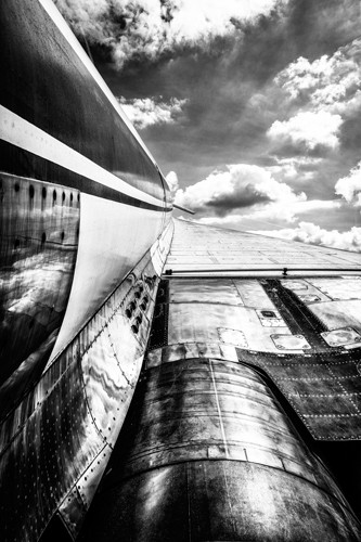 Ronin, Concorde Wing (Flugzeug, Tragfläche, Concorde, Flügel, glänzend, Metall, Treppenhaus, Wohnzimmer, Büro, Wunschgröße, Fotokunst, schwarz/weiß)