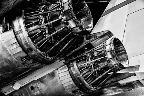 Ronin, Dual Jet Engine (Flugzeug, Detail, Maschinen, Technik, Düsen, Flügel, glänzend, Metall, Treppenhaus, Wohnzimmer, Büro, Wunschgröße, Fotokunst, schwarz/weiß)