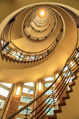 Ronin, Yellow Staircase (Architektur, Treppenhaus, Spirale, Schnecke, Design, Treppenhaus, Wohnzimmer, Büro, Wunschgröße, Fotokunst,)