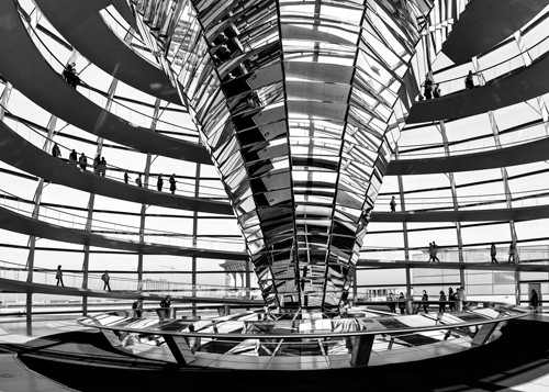 Ronin, Bundestag (Architektur,Glaskuppel, Reichstag, Gebäude, Dach, modern,futuristisch, Design, Treppenhaus, Wohnzimmer, Büro, Wunschgröße, Fotokunst, schwarz/weiß)