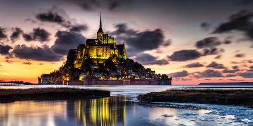 Ronin, Mont Saint Michel (Ozean, Atlantik, Frankreich, Normandie, Architektur, Kulturerbe, Hügel, Kirche, Dämmerung, Sonnenuntergang,  Treppenhaus, Wohnzimmer, Büro, Wunschgröße, Fotokunst,)