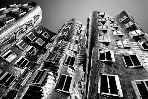 Rolf Fischer, Gehry Bauten Düsseldorf (Wunschgröße, Fotokunst, Gebäude, modern, futuristisch, Perspektive, Untersicht, Städte,  Architektur, Büro, Business, Treppenhaus, Wohnzimmer, schwarz/weiß)