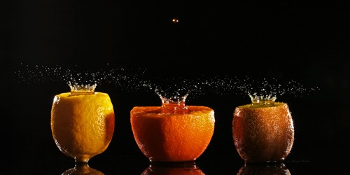 Manuel Sanchez, Trilogie Fruits II (Zitrusfrüchte, halbe Früchte, Zitrone, Orange, Kiwi, Modern, Momentaufnahme, Fotokunst, Wassertropfen, Splash, Spritzer, Wohnzimmer, Küche, Esszimmer, Treppenhaus, bunt)