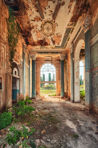 Matthias Haker, Terminus (Villa, mondän, Vergänglichkeit, Erinnerung, Nostalgie, Prunk, Pracht, Vergangenheit, Gebäude / Architektur, Verfall,  Wunschgröße, Fotokunst, Modern, Wohnzimmer, Schlafzimmer, bunt)