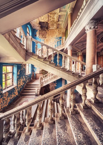 Matthias Haker, Scalae (Villa, Treppenhaus, Vergänglichkeit, Erinnerung, Nostalgie, Prunk, Pracht, Vergangenheit, Gebäude / Architektur, Verfall,  Wunschgröße, Fotokunst, Modern, Wohnzimmer, Schlafzimmer, bunt)