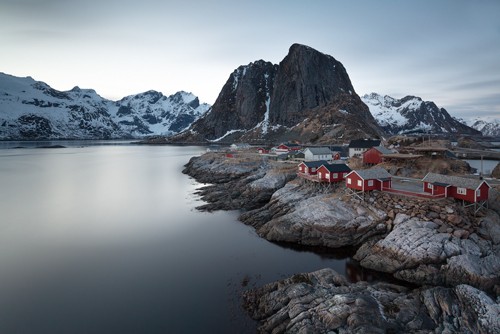 Rolf Hillert, Hamnoy (Norwegen, Lofoten, Fjorde, Berge, Hütten, Dorf, Landschaften, Landschaftsfotografie, Wunschgröße, Fotografie, Wohnzimmer, Treppenhaus)