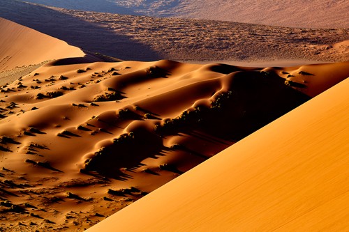 Peter Hillert, Namib I (Afrika, Namibia, Wüste, Sand, Dünen, Licht/Schatten, Landschaft, Fotografie, Wohnzimmer, Treppenhaus, Wunschgröße, bunt)