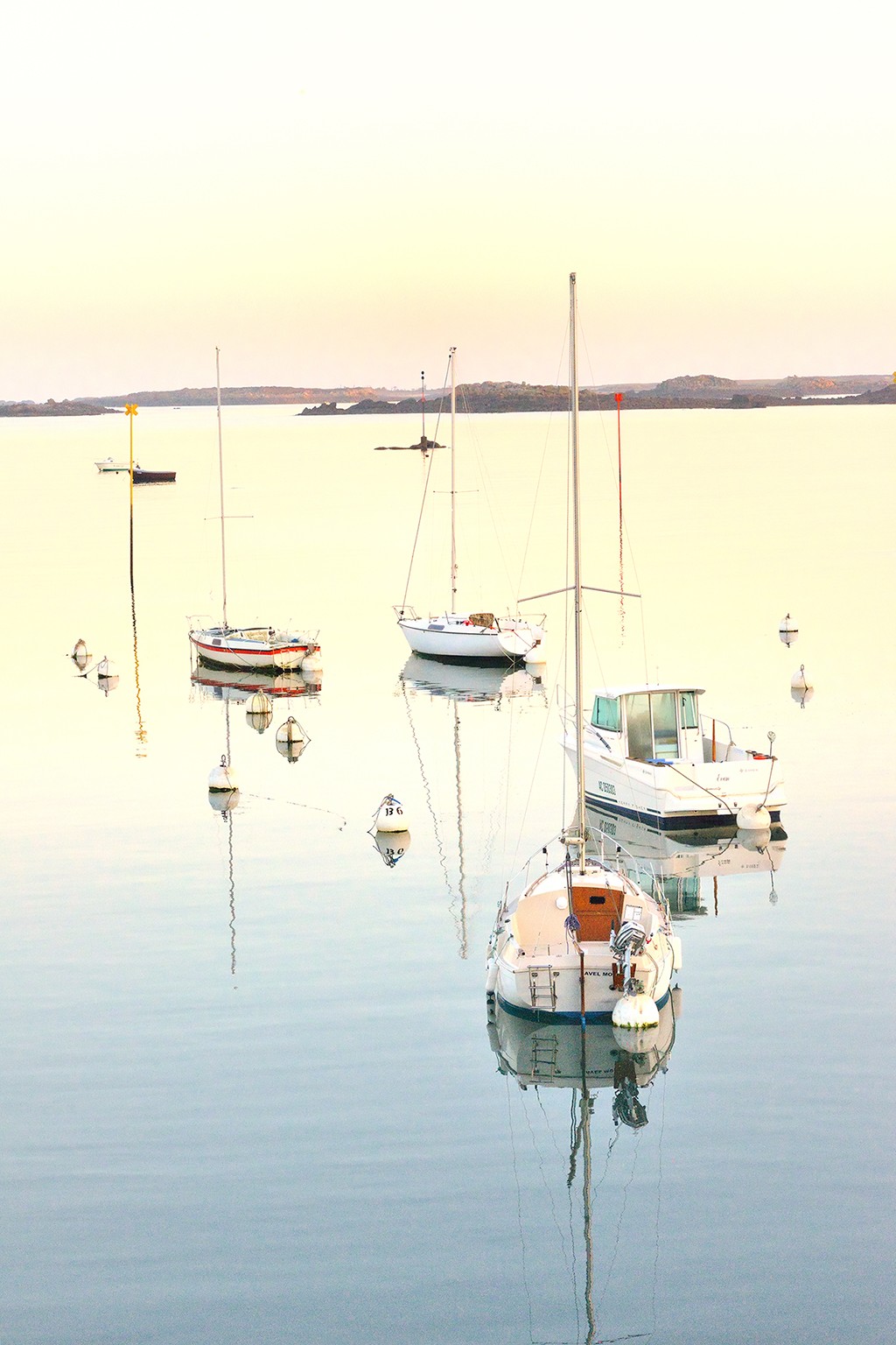 Georges-Félix Cohen, Bateaux (Meeresbrise, Meer, Boote, Stille,  Ruhe, Abendlicht, Badezimmer, Treppenhaus, Wunschgröße, Fotografie, bunt)