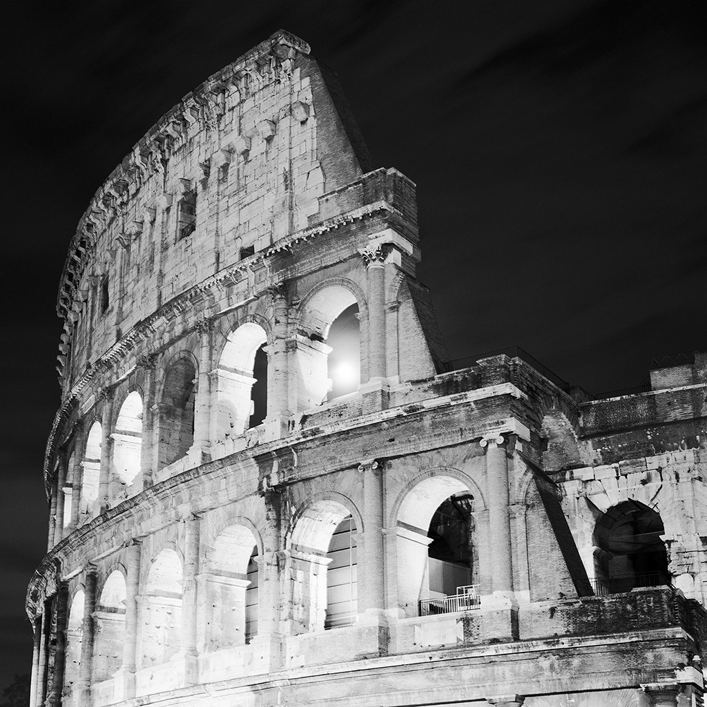 Dave Butcher, Rome Colosseum (Wunschgröße, Fotokunst, Städte, Colosseum, Antike, Rom, Architektur, Arena, Abendszene, Beleuchtung, Italien,  Wohnzimmer, Treppenhaus, schwarz/weiß)