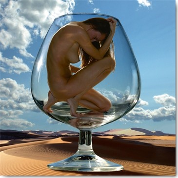 Patrick Le Hec´h, Mirage (Aktmalerei, nackte Frau, Erotik, Frau im Glas, Sand, Wüste, Wunder, surreal, Fotokunst, Schlafzimmer, Wohnzimmer, bunt)