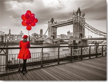 Assaf Frank, Red Balloons (Towerbridge, London, Brücke, Wahrzeichen, Themse, Fluss, Frau, roter Mantel, rote Luftballons, Wahrzeichen, Architektur, Colourspot, Fotokunst, Wohnzimmer, schwarz/weiß/rot)